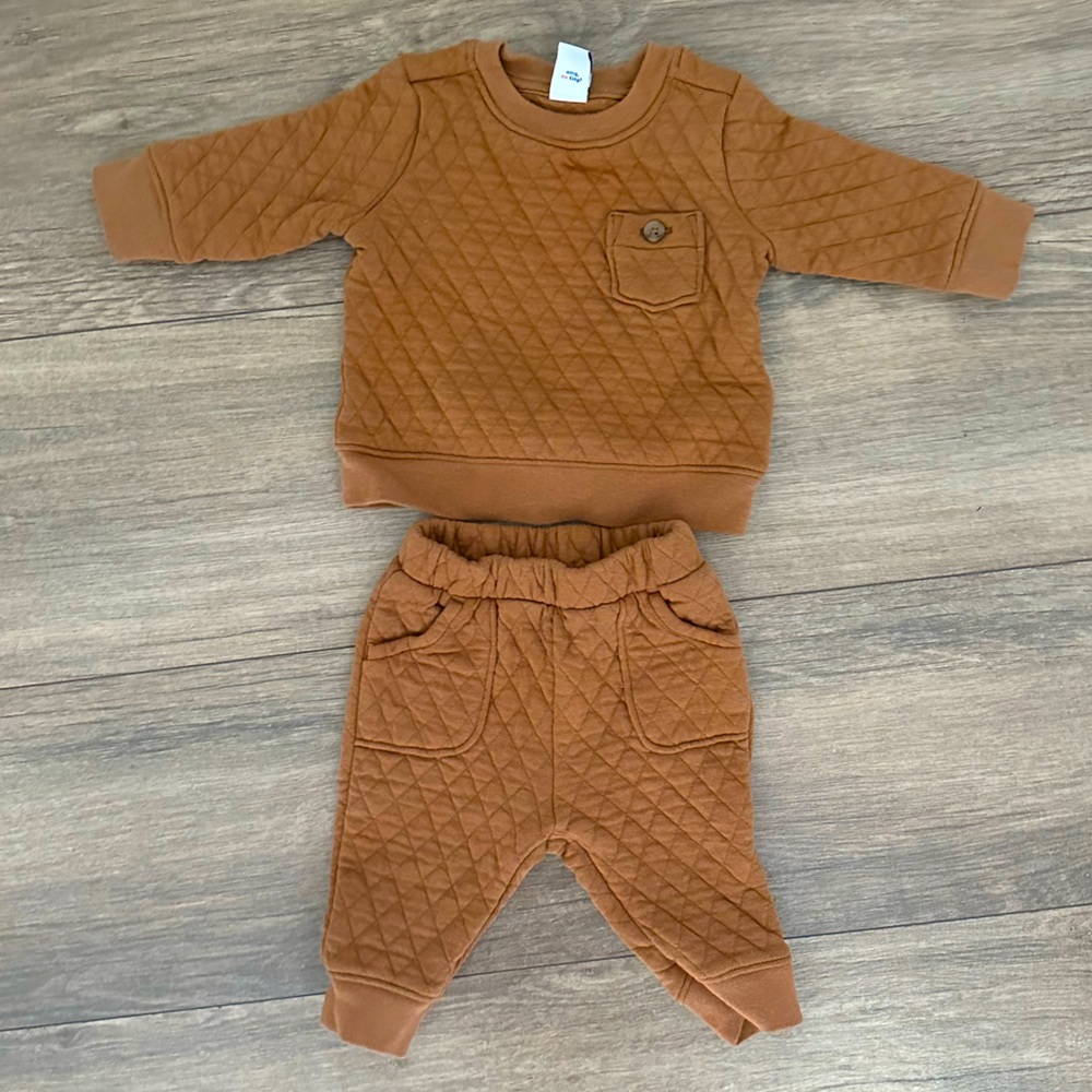Old navy baby boy camel color jogging set